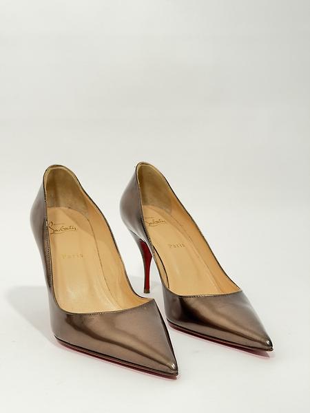 brown pumps