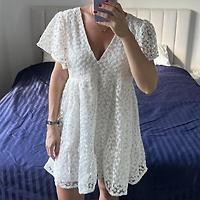 Robe d’été zara blanche à motif fleur taille M - Photo 1