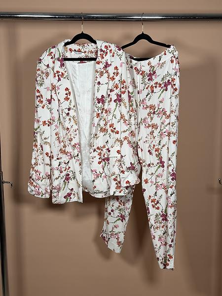 Tailored suit