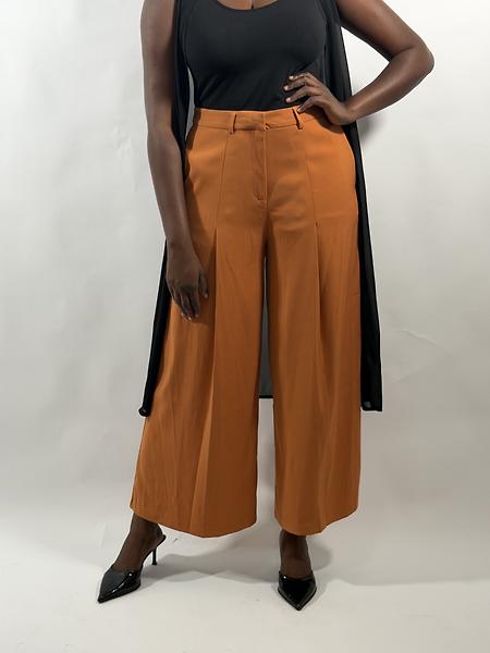 Wide-legged trousers