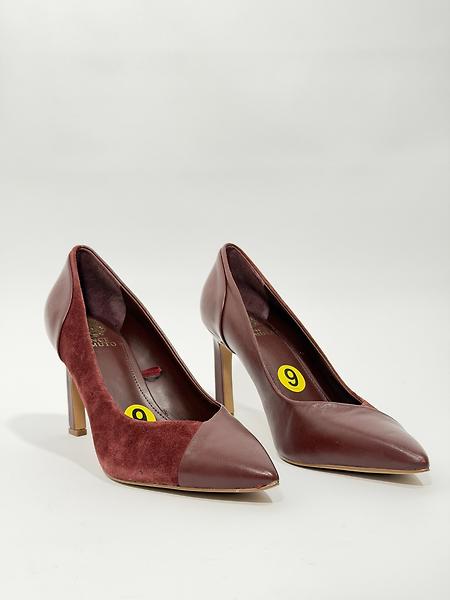Red pumps