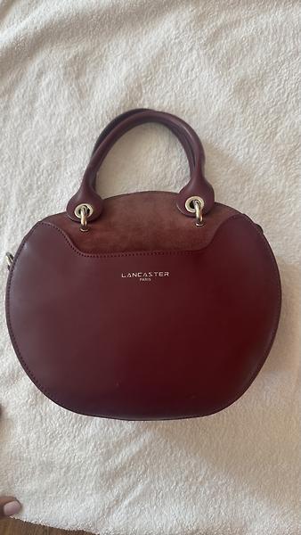 Lancaster bag that can be carried by hand or over the shoulder