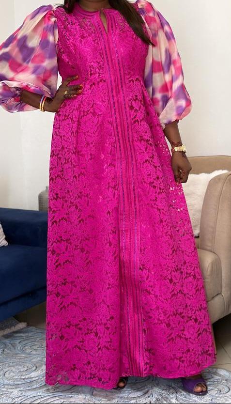 Robe dentelle avec organza