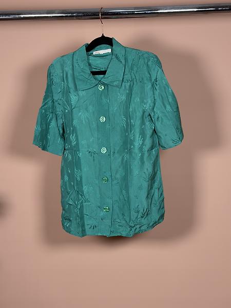 Short-sleeved shirt