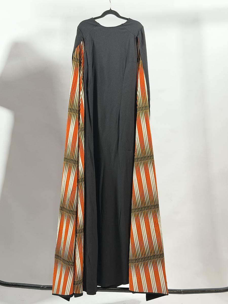 Robe avec cape