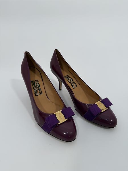 Purple pumps